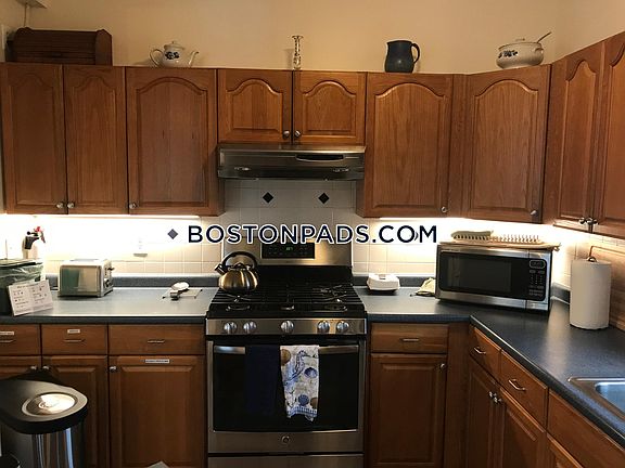 3rd image of 340 Putnam Ave #C
