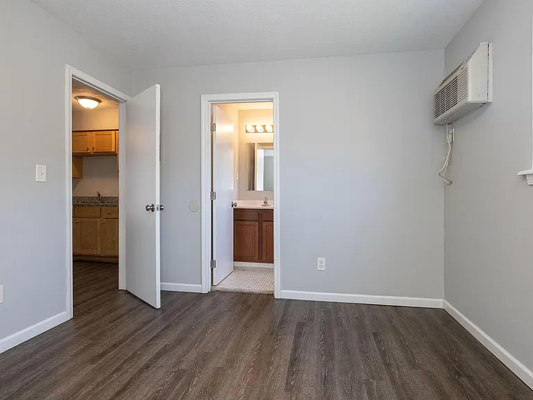 4806 Saddlebrook Ln #3 — Photo 2