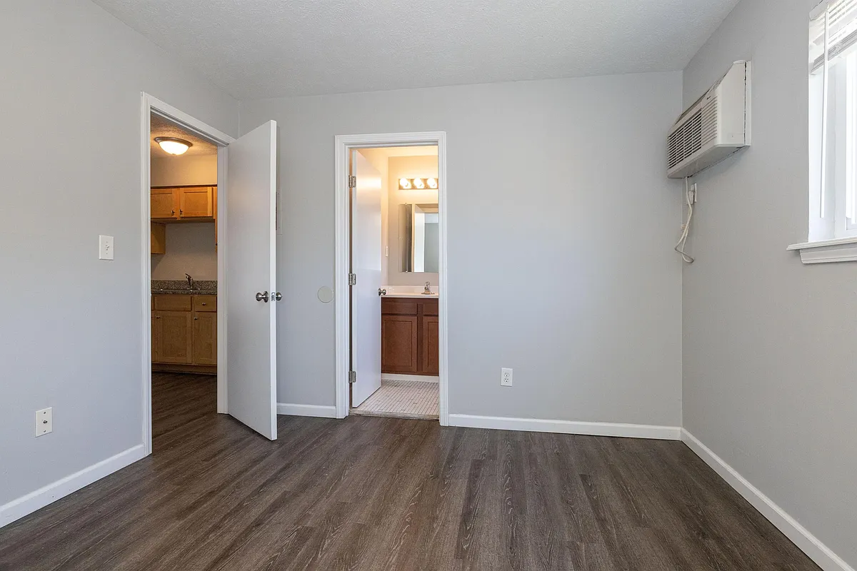 Building Photo - 4806 Saddlebrook Ln #3