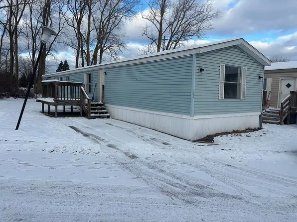 3257 Chess Dr, Bay City, MI 48706