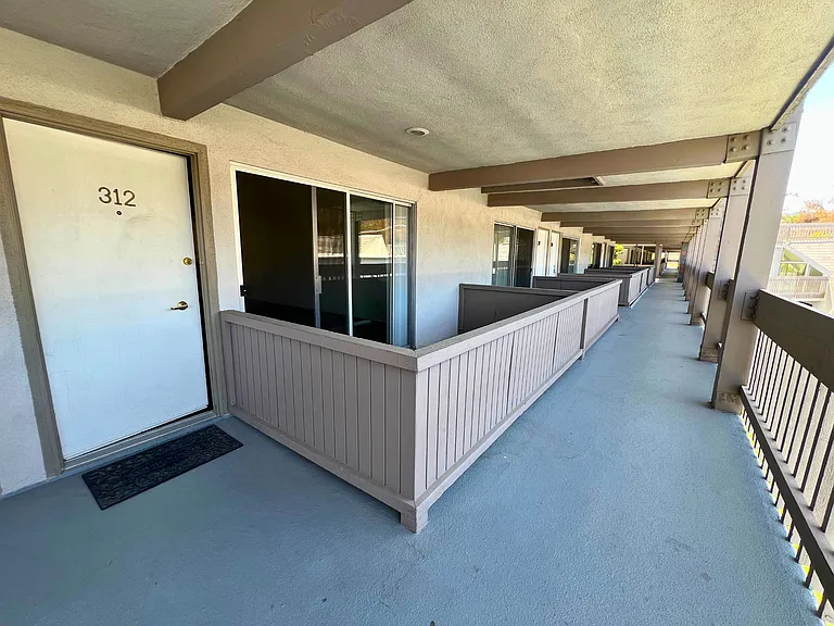 Hillside Terrace Apartments — Photo 8