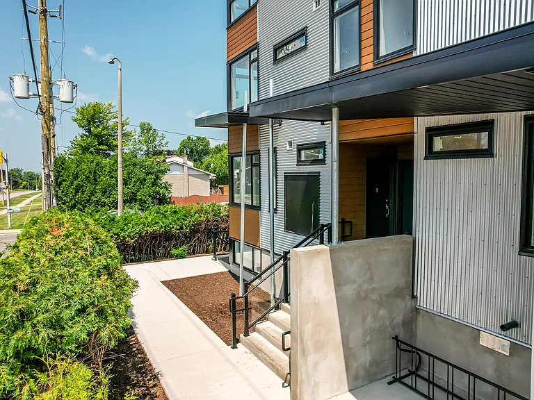 845 Champlain St — Photo 11
