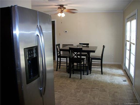 4th image of 2436 Vinton Dr #15