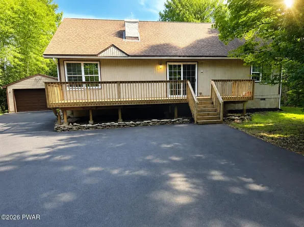 1005 Deerfield Dr, Newfoundland, PA 18445