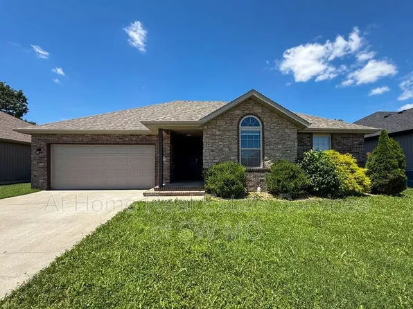 667 N Santa Monica Dr, Nixa, MO 65714