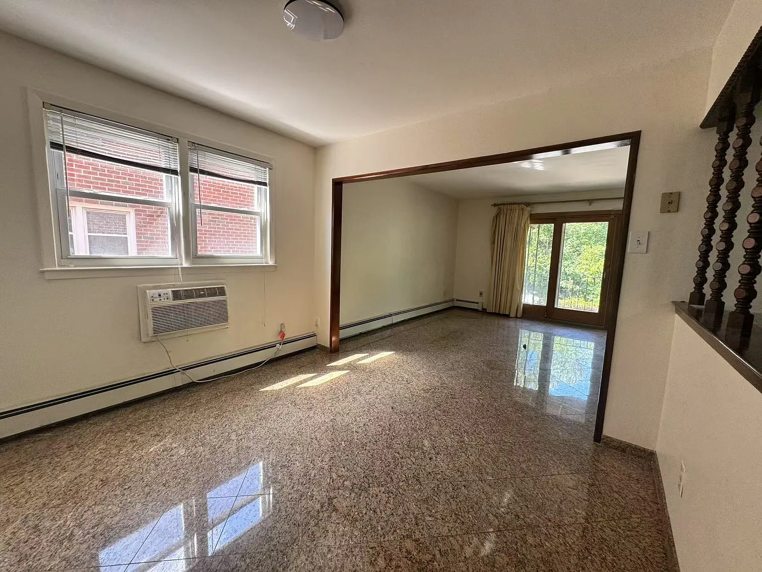928 Throggmorton Ave — Photo 4