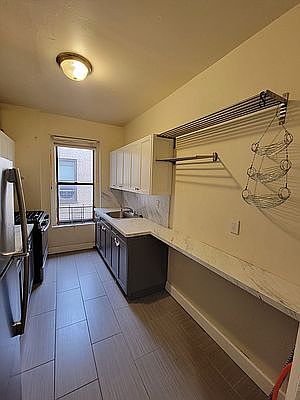 3rd image of 225 Parkside Ave APT 6O