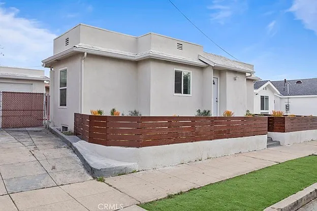 3 bed, 854 sqft, $4,300 — Photo 3