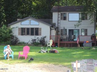 24800 Lake Shore Dr, Dowagiac, MI 49047