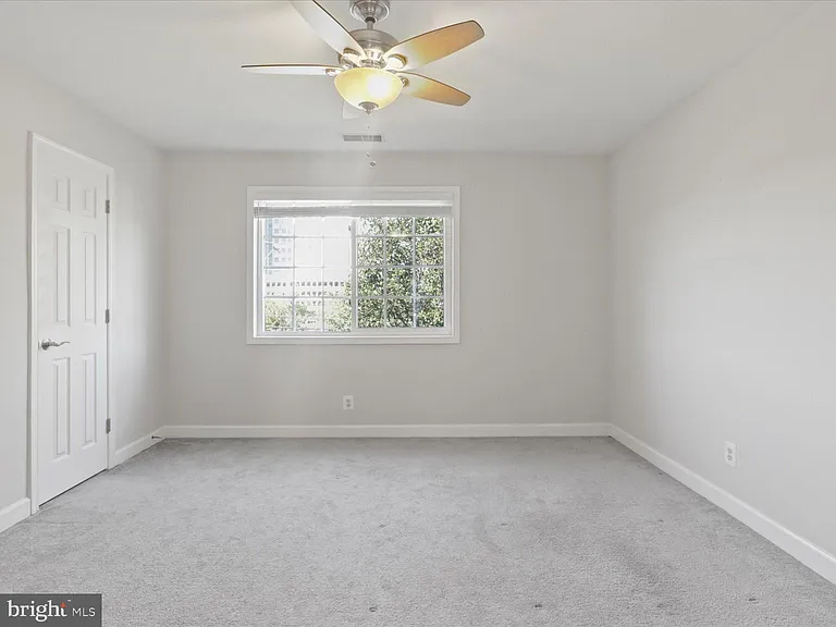 1627 N Van Dorn St — Photo 16