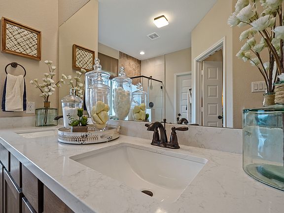 Dual sinks in master bath