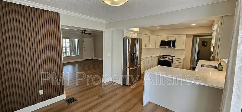 3 bed, 2.0 bath, $3,095 — Photo 4