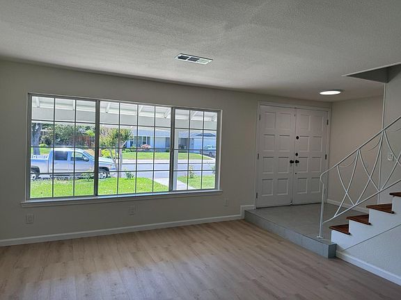 2nd image of 5054 Howes Ln