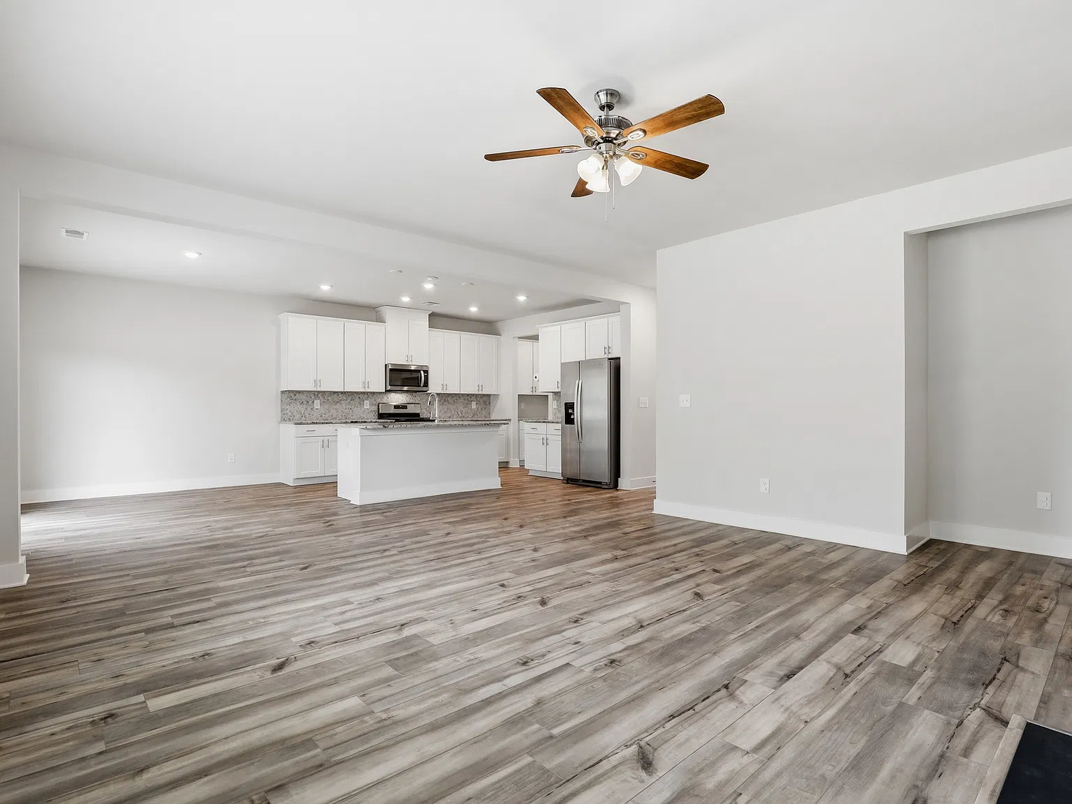 5 bed, 3896 sqft, $3,500 — Photo 1