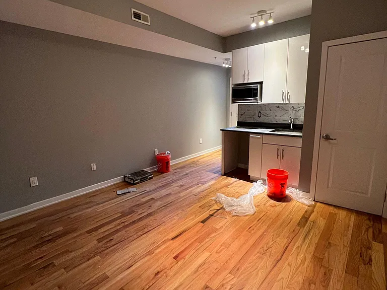 533 N Budd St #B2 — Photo 6
