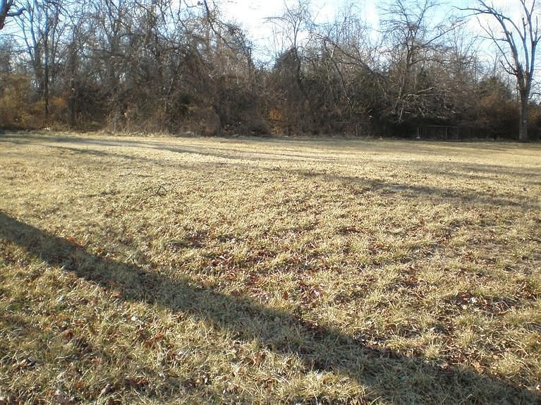 2nd image of 1601 N Packer Rd