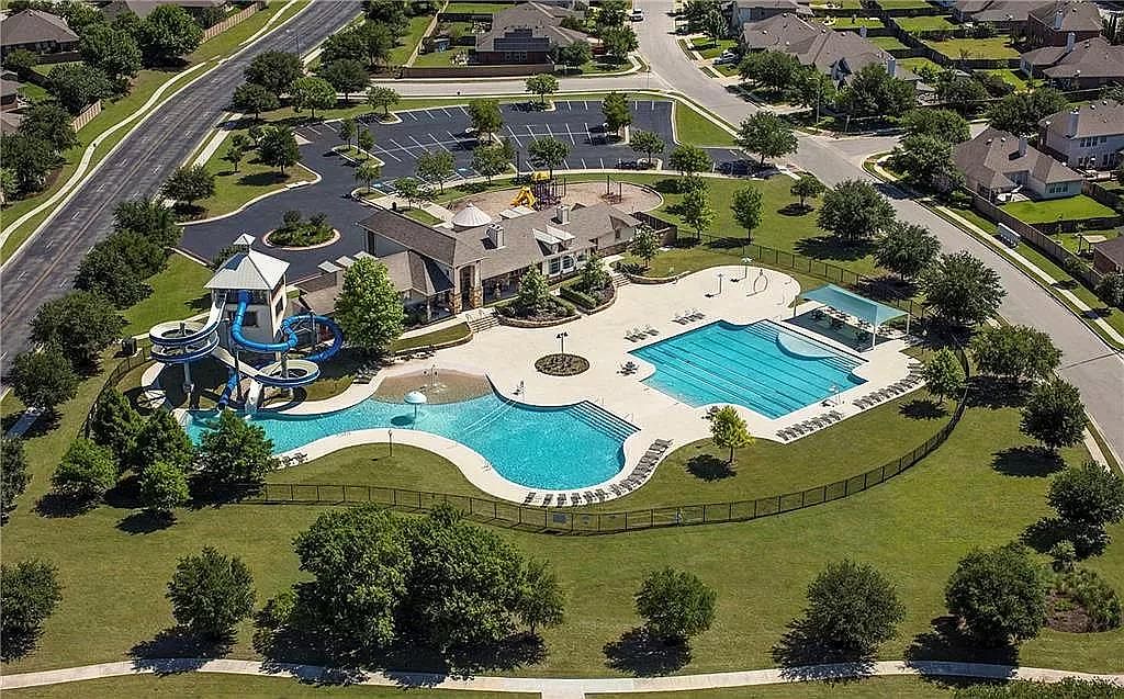 carousel photo #22 (MLS)