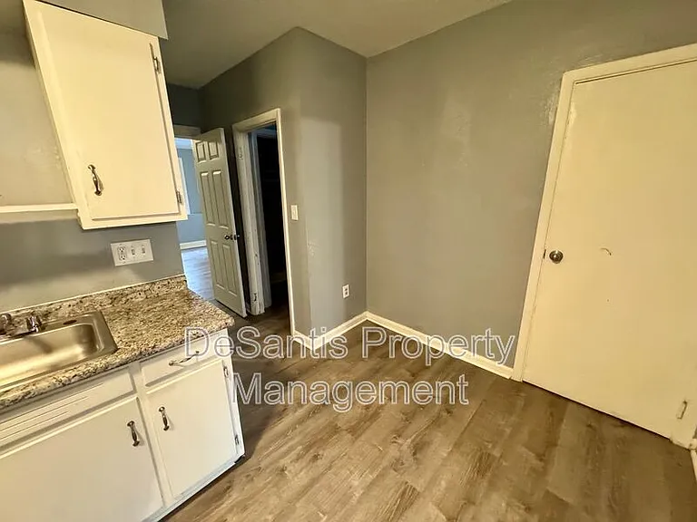 1141 Brabec St — Photo 8