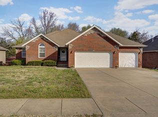 3031 W Augusta Hills St, Springfield, MO 65803