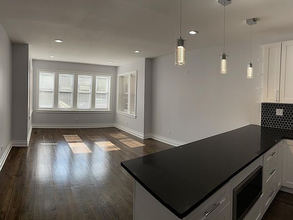 5th image of 3844 N Sawyer Ave #3