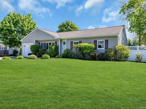 481 Bayport Avenue, Bayport, NY 11705