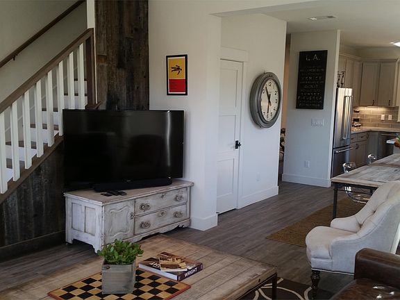 3rd image of 310 Hatchery Ln