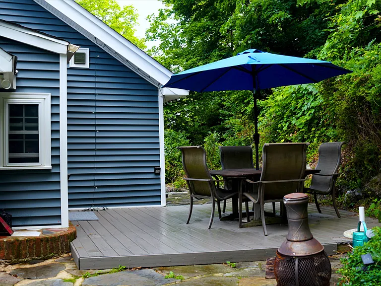 1 Log Cabin Ter — Photo 2