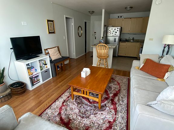 2nd image of 3550 N Lake Shore Dr APT 423