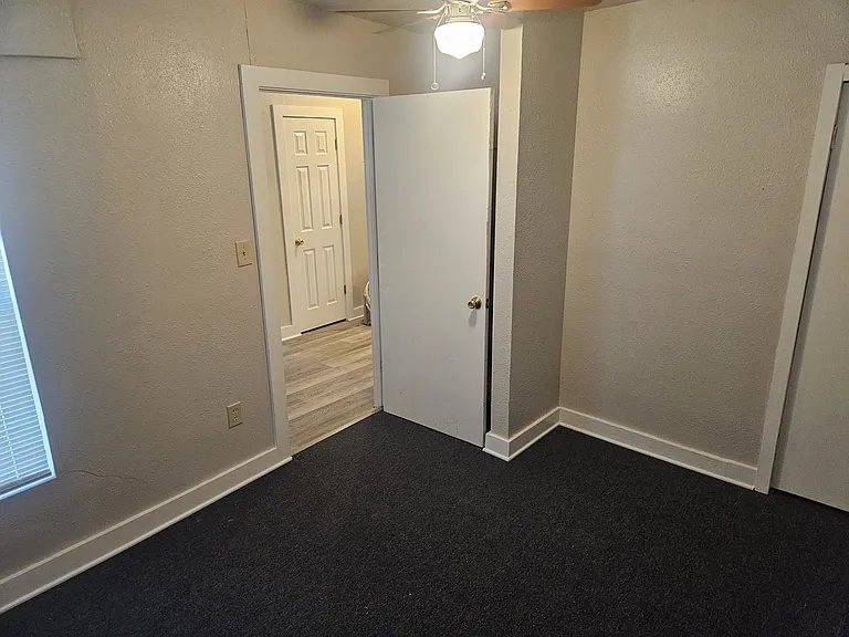913 W Avenue I — Photo 15