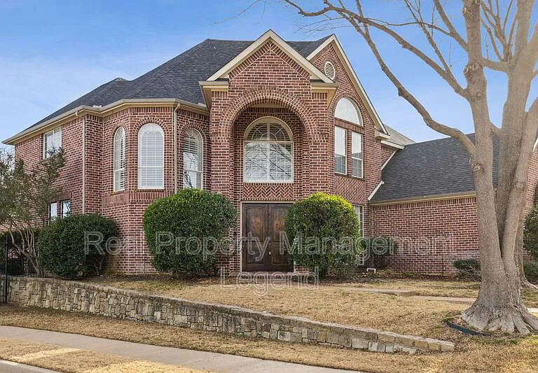 5004 Seville Ln — Photo 1