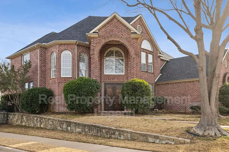 5004 Seville Ln