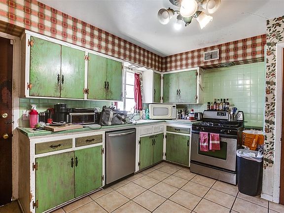 2nd image of 307 S Lindale Ln