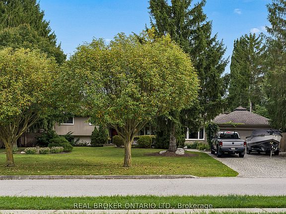 3rd image of 373 Forestlawn Rd
