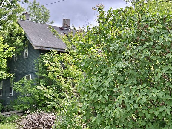 3rd image of 40 Saranac St