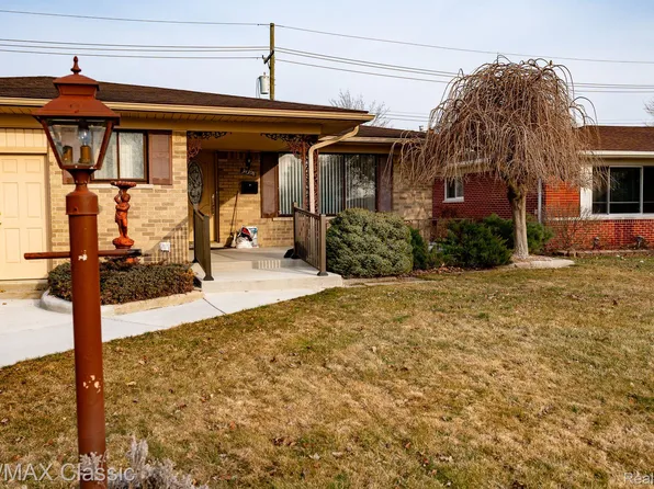34398 Greentrees Rd, Sterling Heights, MI 48312