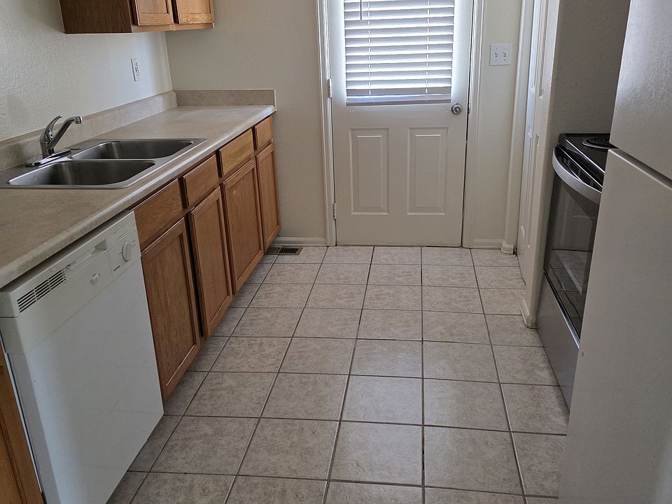 1st image of 724 E Clarion Dr