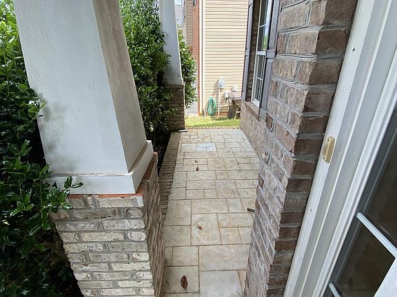 3rd image of 920 Vicar Ln