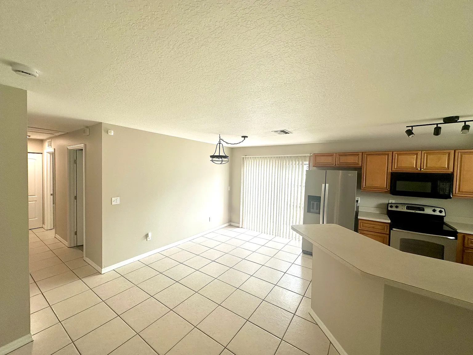 3 bed, 1215 sqft, $2,300 — Photo 3