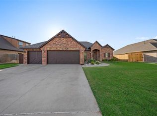 4605 Hidalgo Ave, Mustang, OK 73064