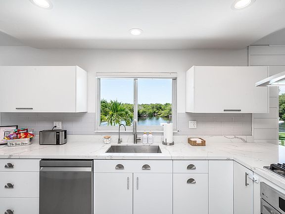 5th image of 5 Inlet Cay Dr