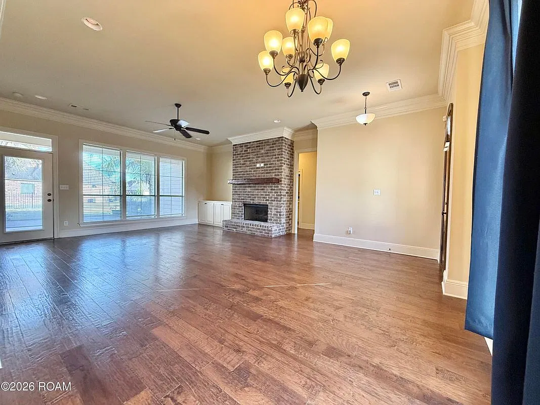 3 bed, 2.0 bath, 1634 sqft, $2,200 — Photo 4