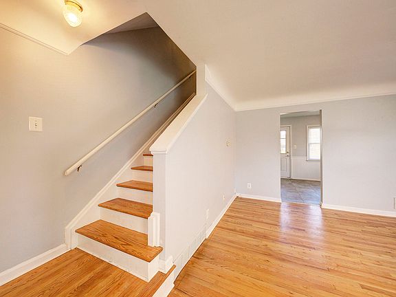 4th image of 380 Parkview Dr #1