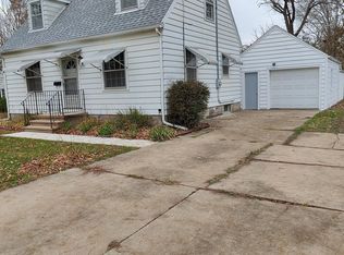 1244 33rd St NE, Cedar Rapids, IA 52402
