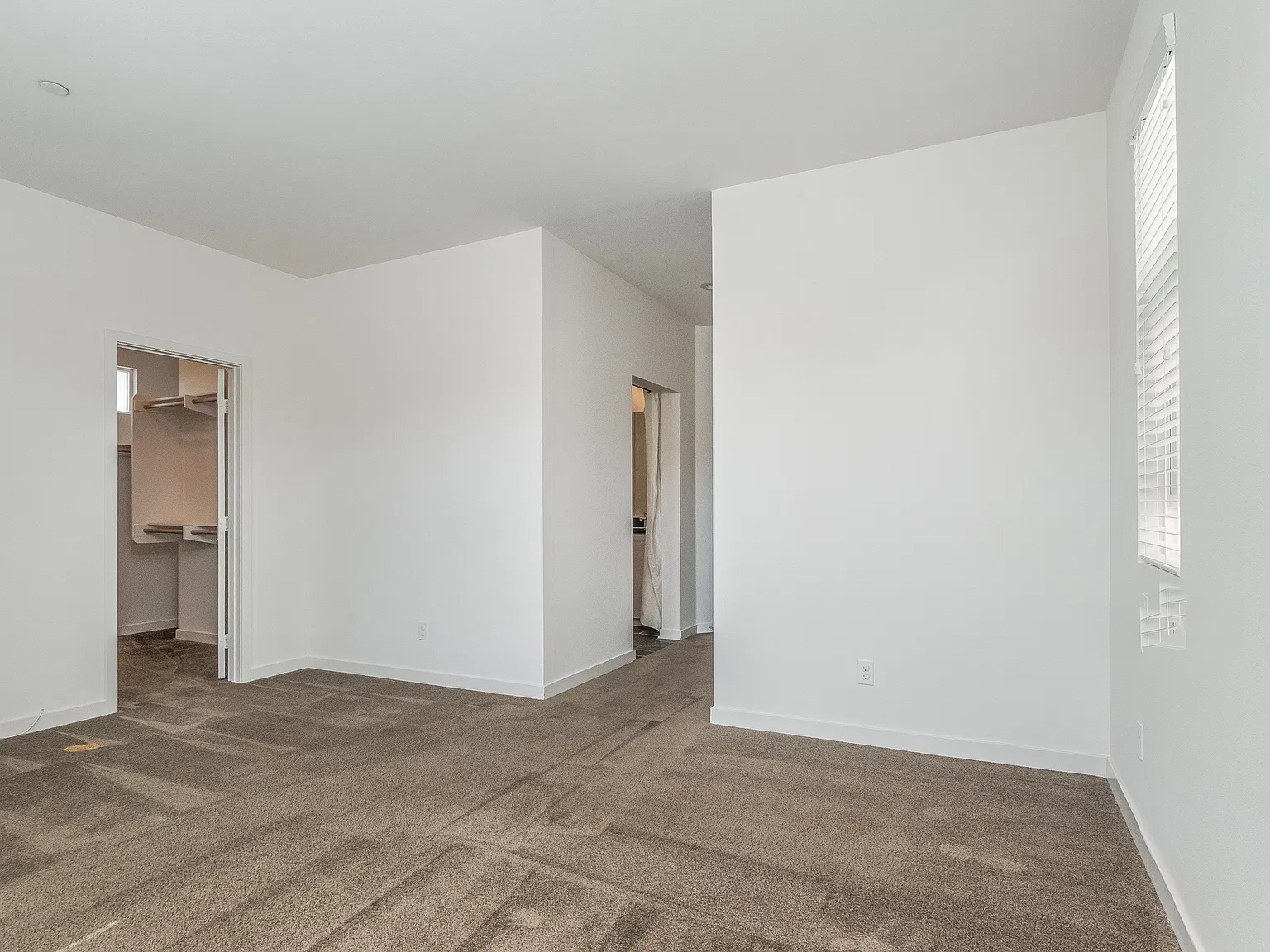 3 bed, 3.5 bath, 2157 sqft, $4,350 — Photo 4