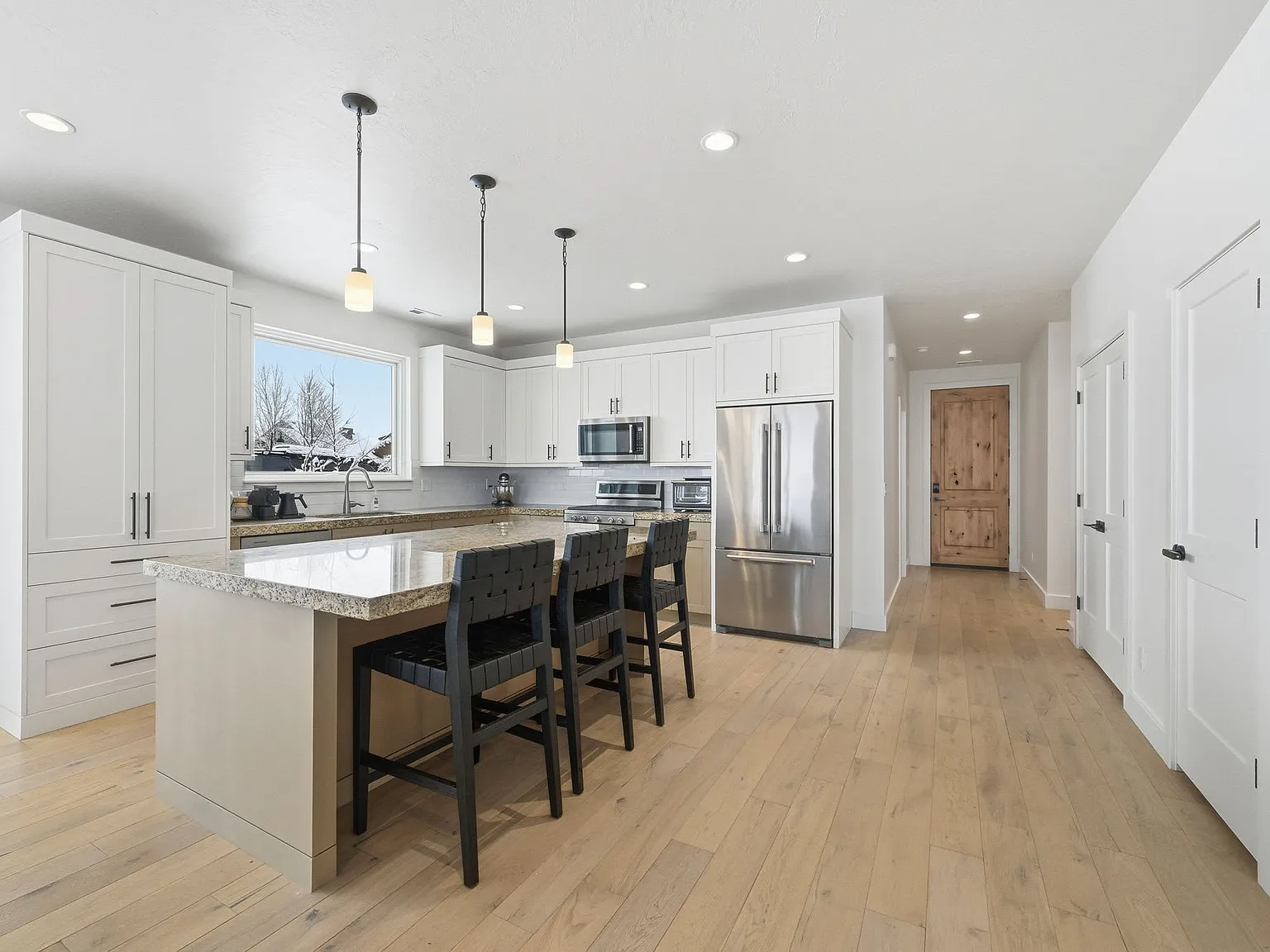 3 bed, 1800 sqft, $4,500 — Photo 2