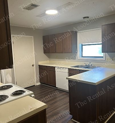 3rd image of 715 Jody Ct