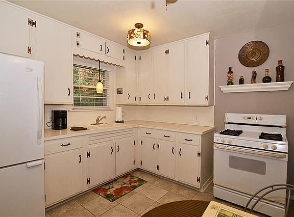 4th image of 3227 Santa Teresa Ave