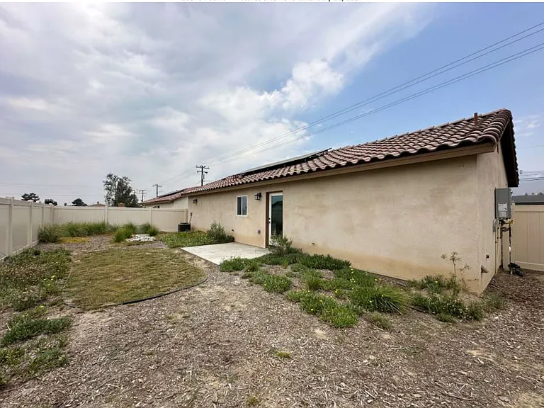 26573 Pacific St — Photo 11