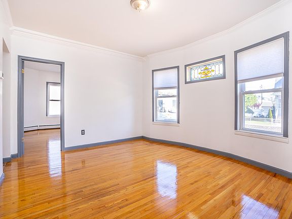 3rd image of 466 Cortlandt St #1