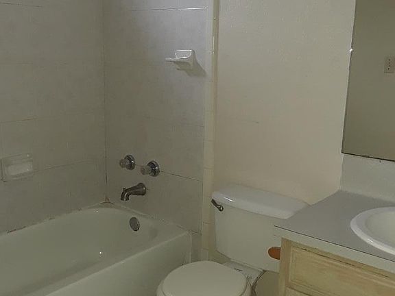 2nd image of 1500 Oregon Ave #4